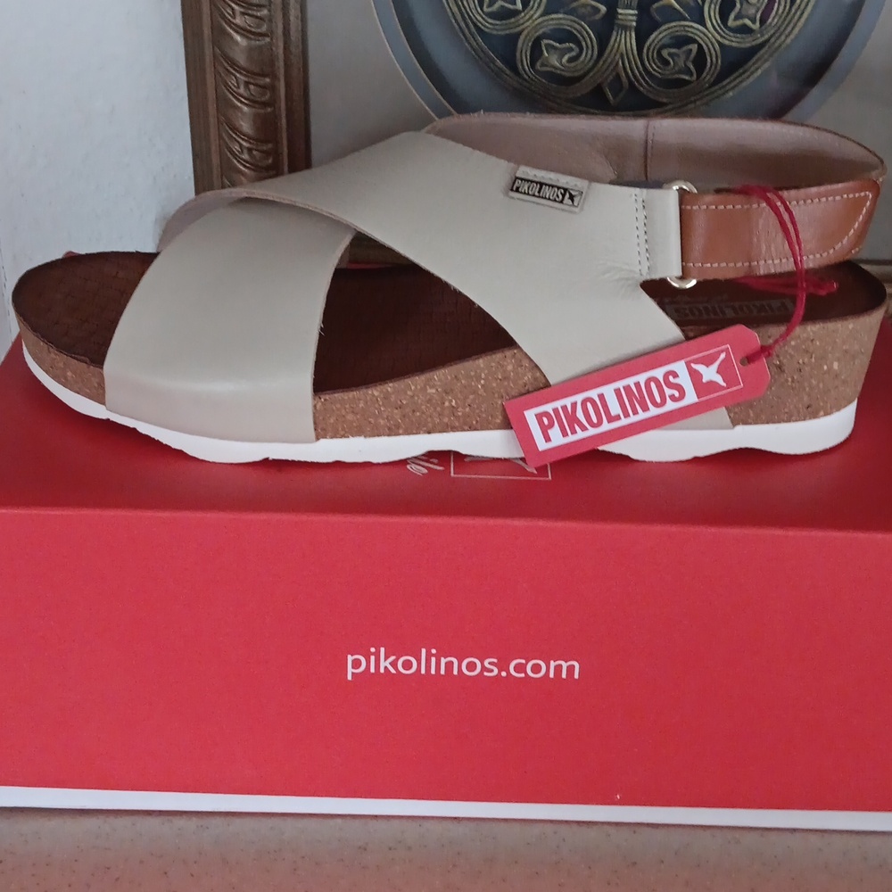 NEW! Pikalino Sandal